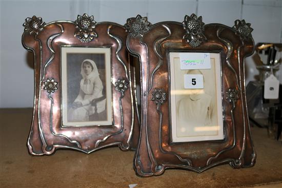 Pair photo frames